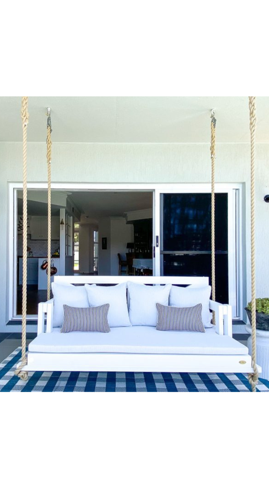 Stravage outdoor hanging daybed