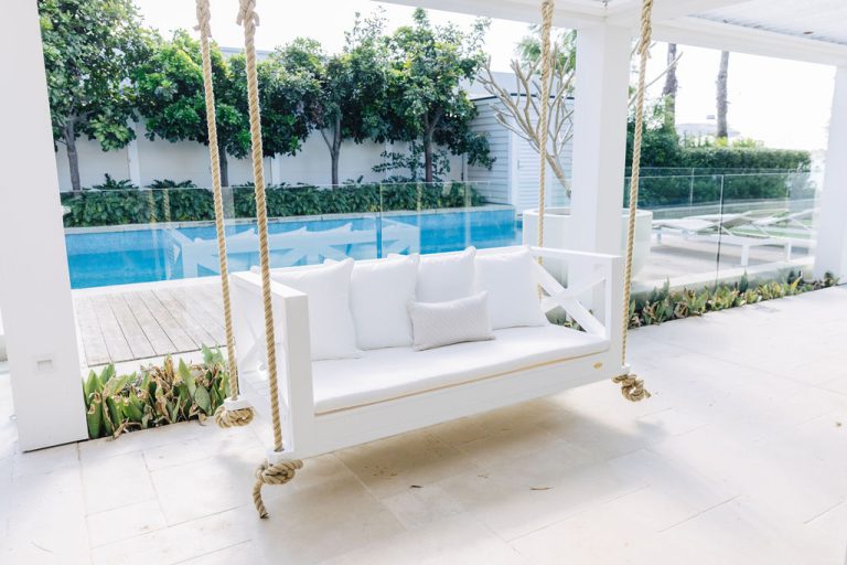 Outdoor_Hanging_Daybed